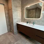 Crown Luxury 2br In Downtown