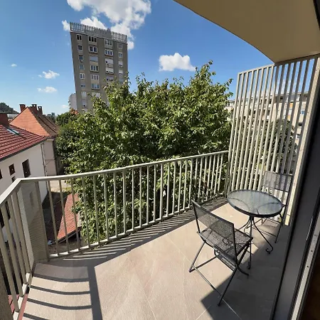 Crown Luxury 2br In Downtown