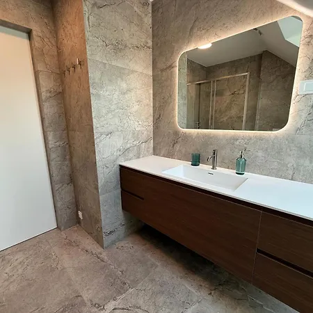 Crown Luxury 2br In Downtown