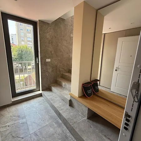 Crown Luxury 2br In Downtown Apartment
