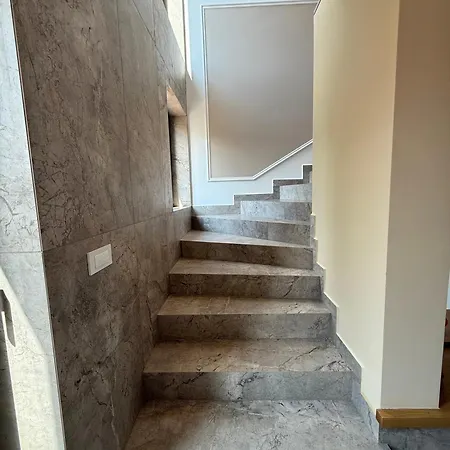Crown Luxury 2br In Downtown