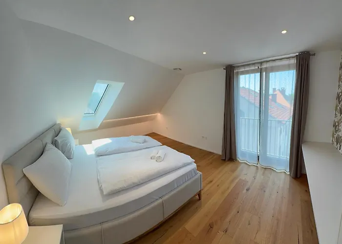 Crown Luxury 2br In Downtown