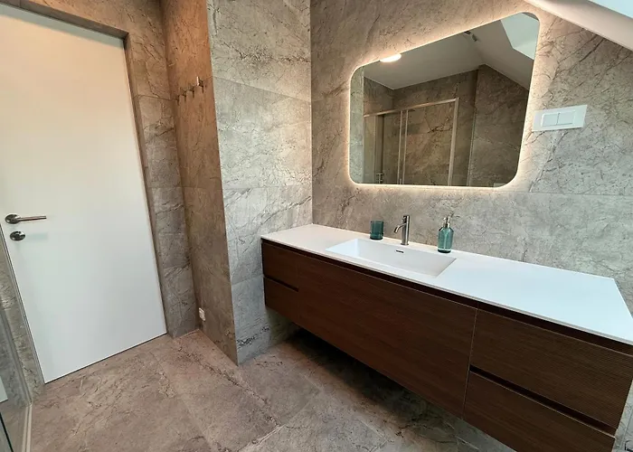 Crown Luxury 2br In Downtown