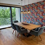 Crown Luxury 2br In Downtown Apartman