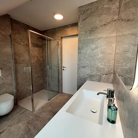 Crown Luxury 2br In Downtown شقة ليوبليانا